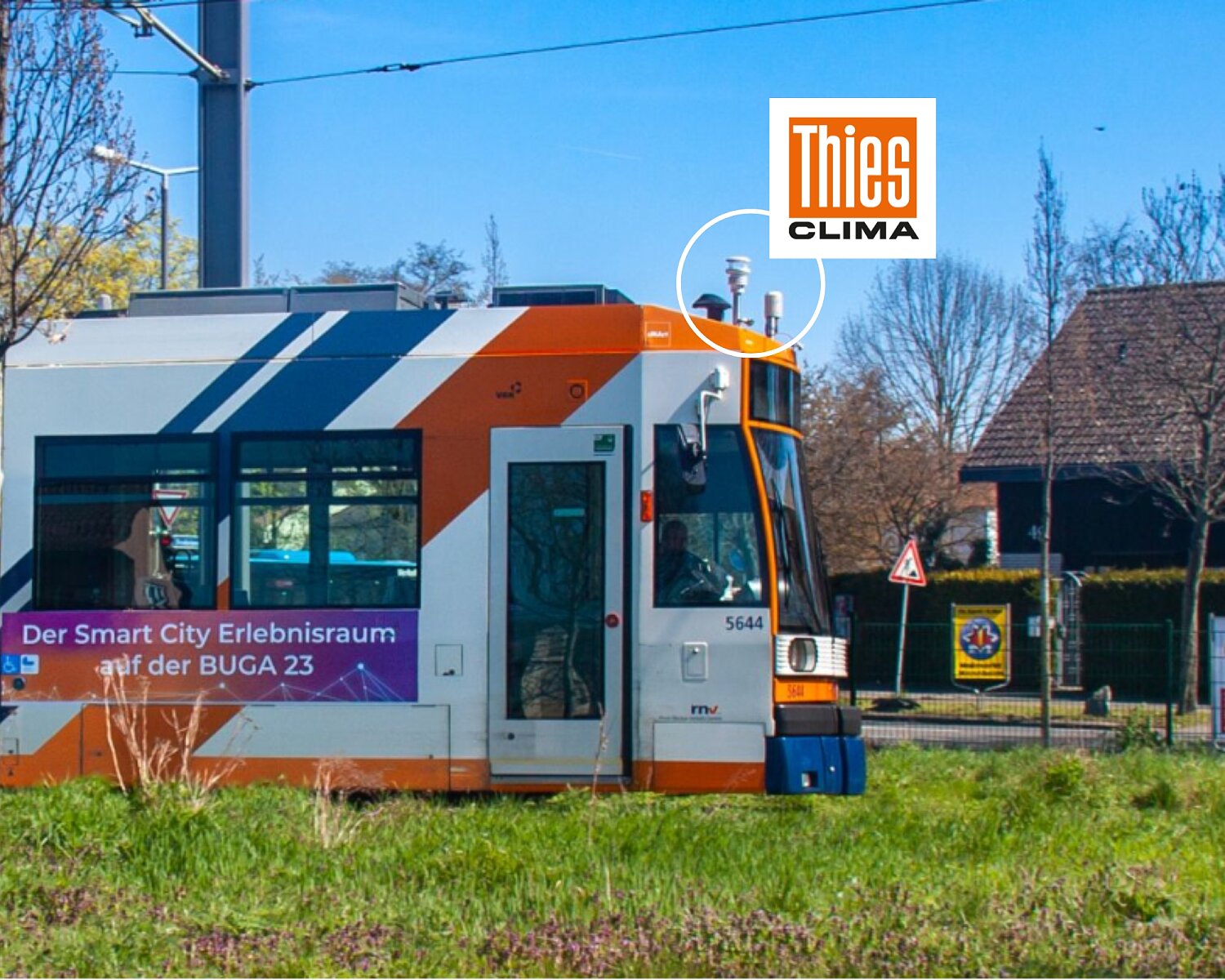 Tramvaj vybavená mobilní meteostanicí stanicí od Thies Clima.