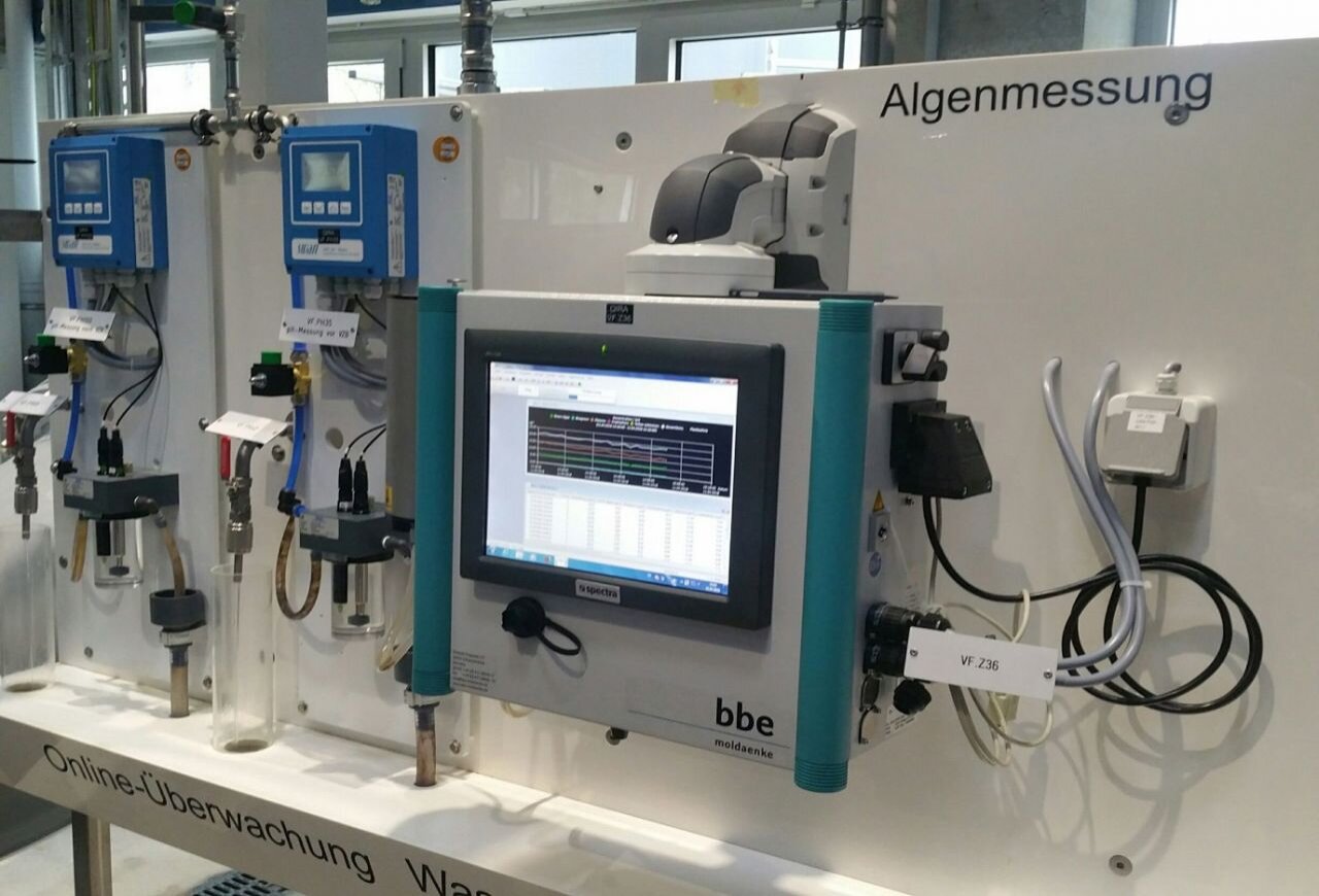 bbe AlgaeOnlineAnalyzer na vodárenské nádrži Sengbach